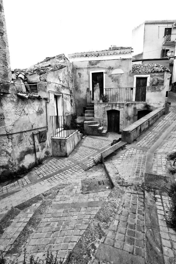 Sopra La Piazza Villa Agira Luaran gambar