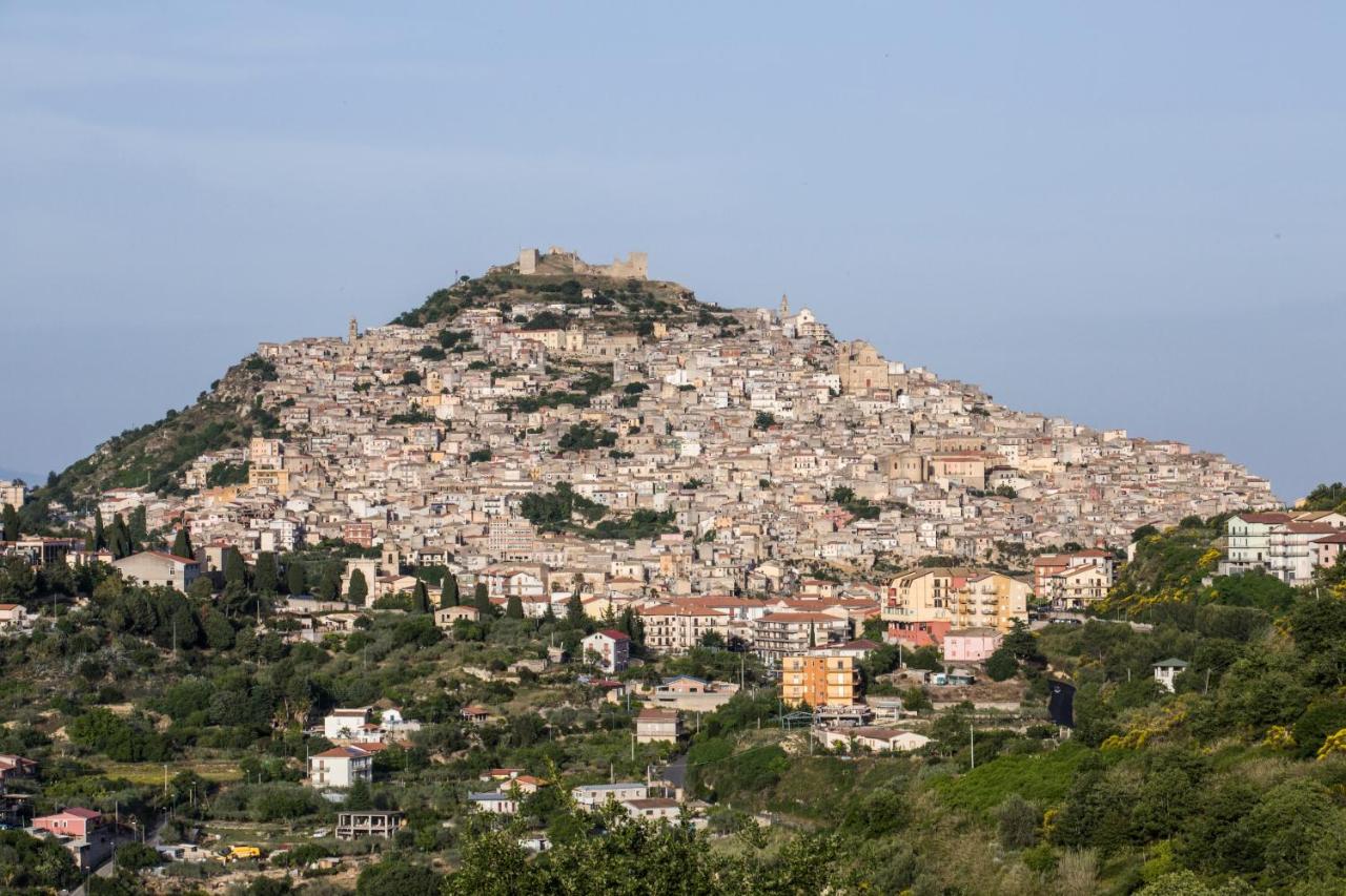 Sopra La Piazza Villa Agira Luaran gambar